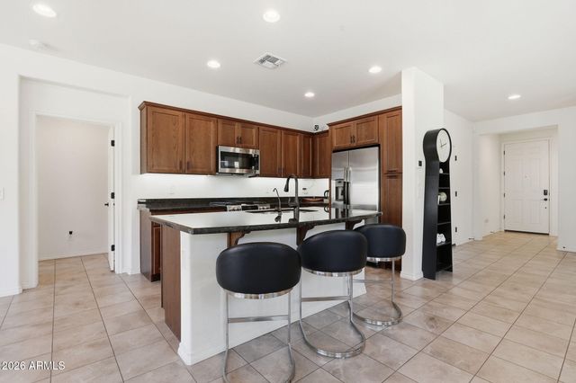 720 E COBBLE STONE Drive, Queen Creek, AZ 85140