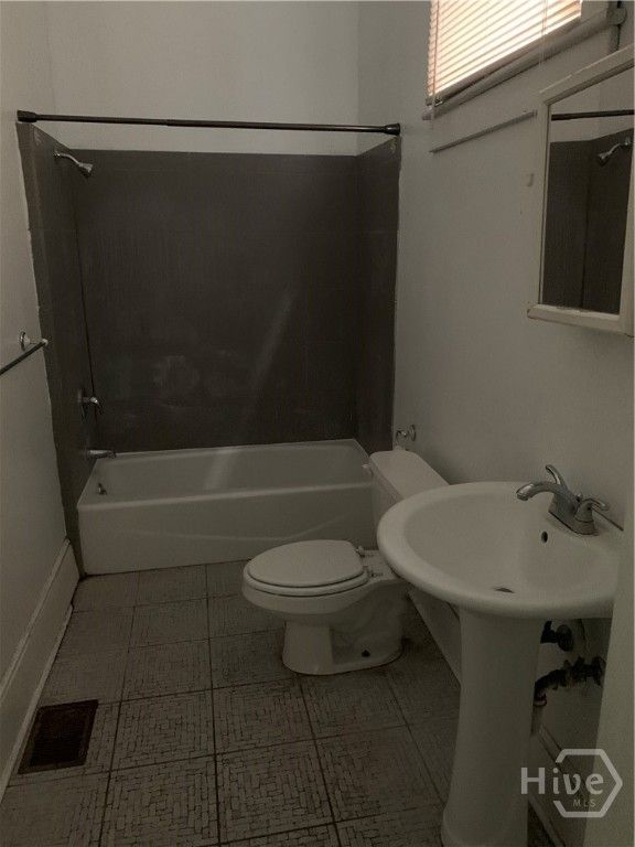 Image 15 of property listing at 1723 Whitaker Street Lower, Savannah, GA 31401