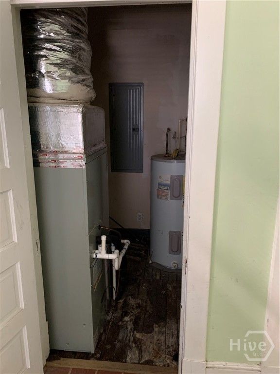 Image 20 of property listing at 1723 Whitaker Street Lower, Savannah, GA 31401