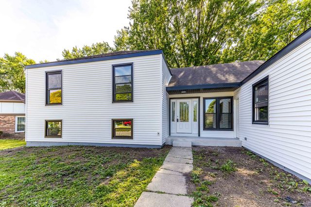 1482 Pebblestone Cove, Wheaton, IL 60189