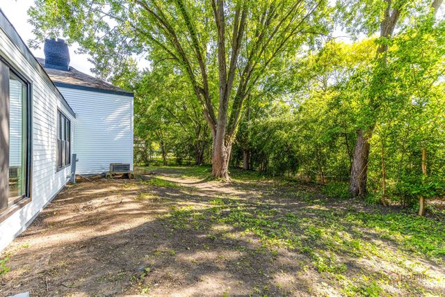1482 Pebblestone Cove, Wheaton, IL 60189