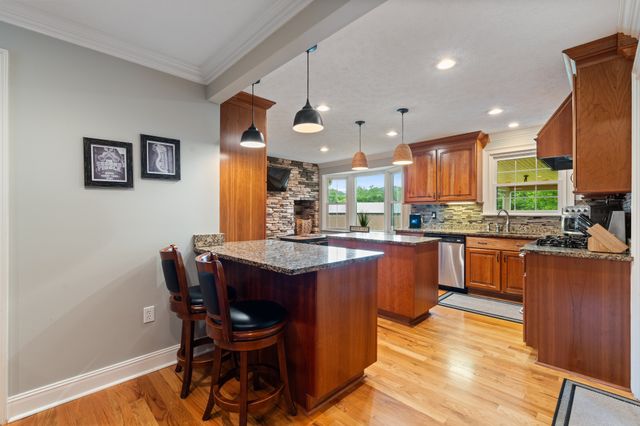 1108 Lakeview Dr, Ashland City, TN 37015