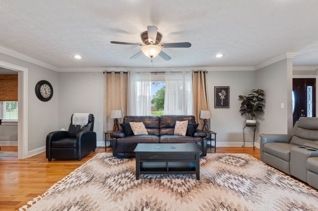 1108 Lakeview Dr, Ashland City, TN 37015