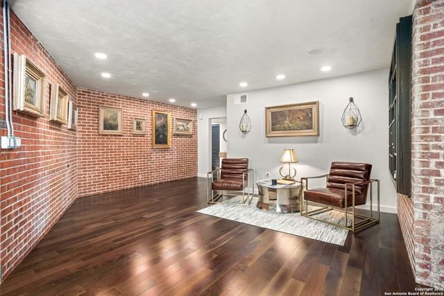 108 Schreiner Pl, San Antonio, TX 78212