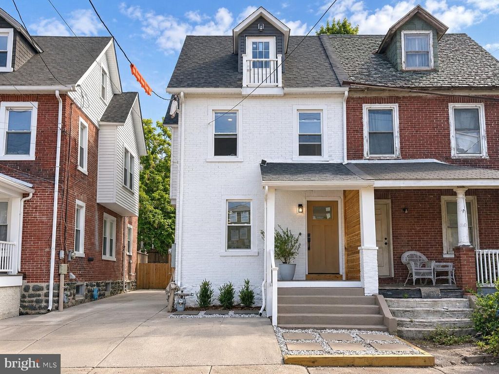 235 E COUNTY LINE RD, Ardmore, PA 19003