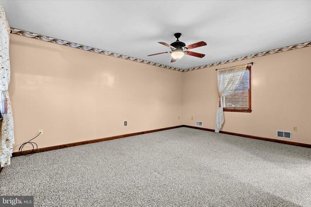 510 FAIRVIEW DR, Hanover, PA 17331