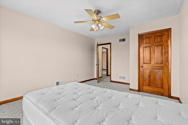 510 FAIRVIEW DR, Hanover, PA 17331