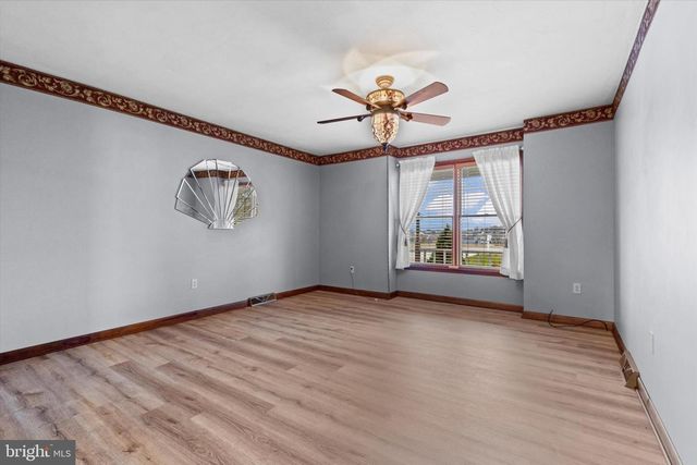 510 FAIRVIEW DR, Hanover, PA 17331