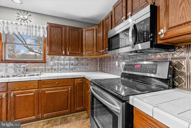 510 FAIRVIEW DR, Hanover, PA 17331