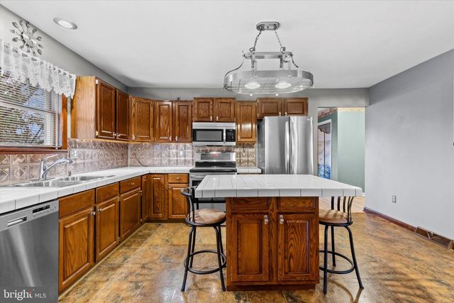 510 FAIRVIEW DR, Hanover, PA 17331