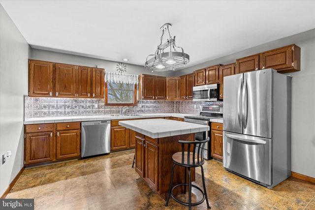 510 FAIRVIEW DR, Hanover, PA 17331