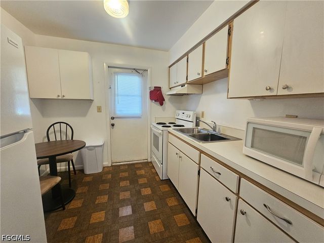 34 Desert Candle CIR, Lehigh Acres, FL 33936