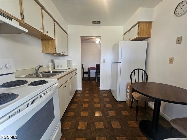 34 Desert Candle CIR, Lehigh Acres, FL 33936