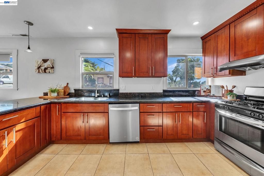 Image 19 of property listing at 4471 Tulip Ave, Oakland, CA 94619