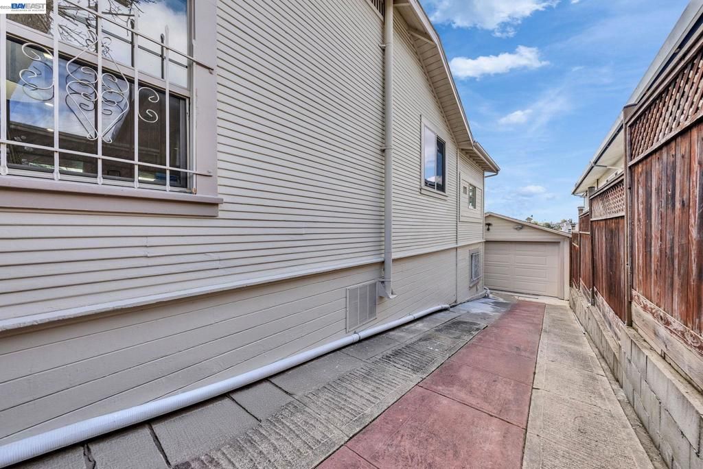 Image 31 of property listing at 4471 Tulip Ave, Oakland, CA 94619