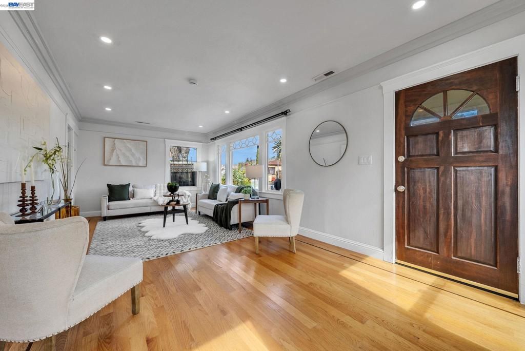Image 7 of property listing at 4471 Tulip Ave, Oakland, CA 94619