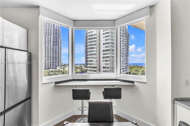300 S POINTE DR 809, Miami Beach, FL 33139