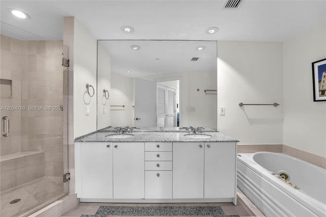 300 S POINTE DR 809, Miami Beach, FL 33139