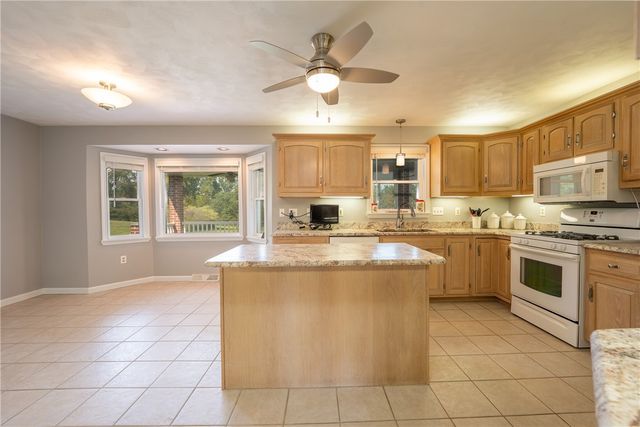 206 Apple Hill Dr, Unity Twp, PA 15650