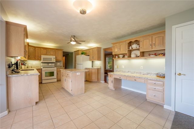 206 Apple Hill Dr, Unity Twp, PA 15650