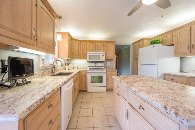 206 Apple Hill Dr, Unity Twp, PA 15650