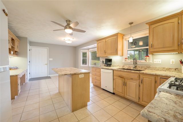 206 Apple Hill Dr, Unity Twp, PA 15650