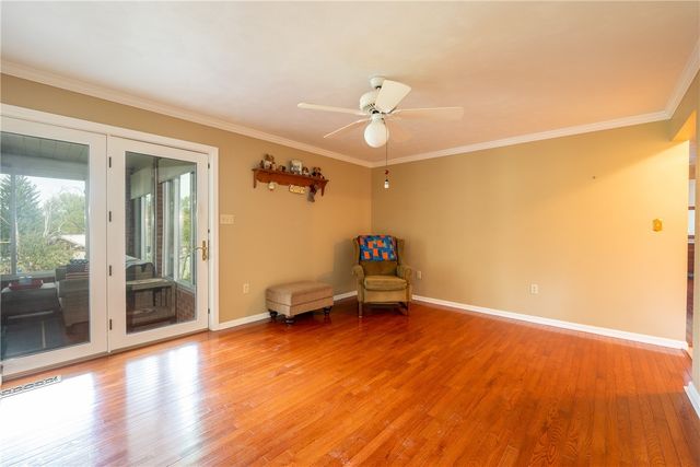 206 Apple Hill Dr, Unity Twp, PA 15650