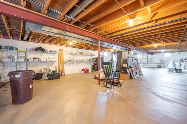 206 Apple Hill Dr, Unity Twp, PA 15650