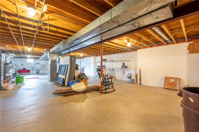 206 Apple Hill Dr, Unity Twp, PA 15650