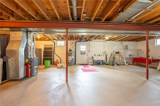 206 Apple Hill Dr, Unity Twp, PA 15650