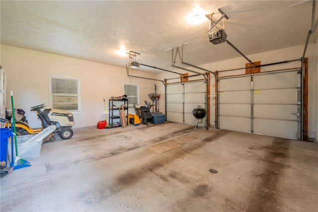 206 Apple Hill Dr, Unity Twp, PA 15650