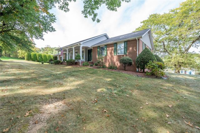 206 Apple Hill Dr, Unity Twp, PA 15650