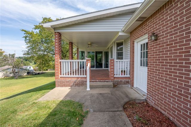 206 Apple Hill Dr, Unity Twp, PA 15650