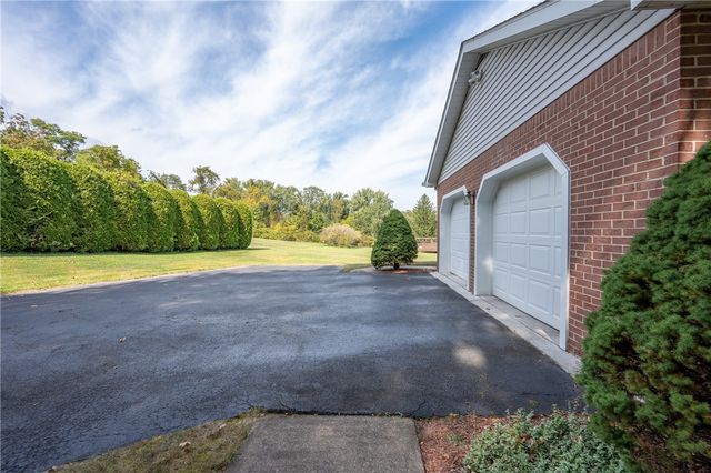 206 Apple Hill Dr, Unity Twp, PA 15650