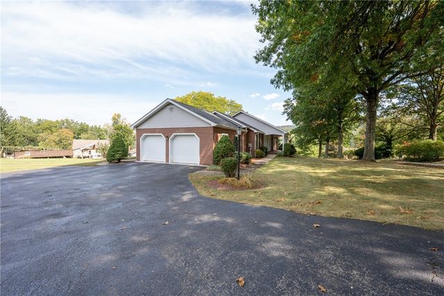 206 Apple Hill Dr, Unity Twp, PA 15650