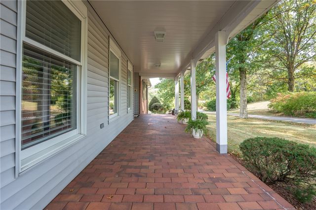 206 Apple Hill Dr, Unity Twp, PA 15650