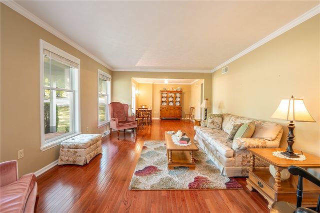 206 Apple Hill Dr, Unity Twp, PA 15650