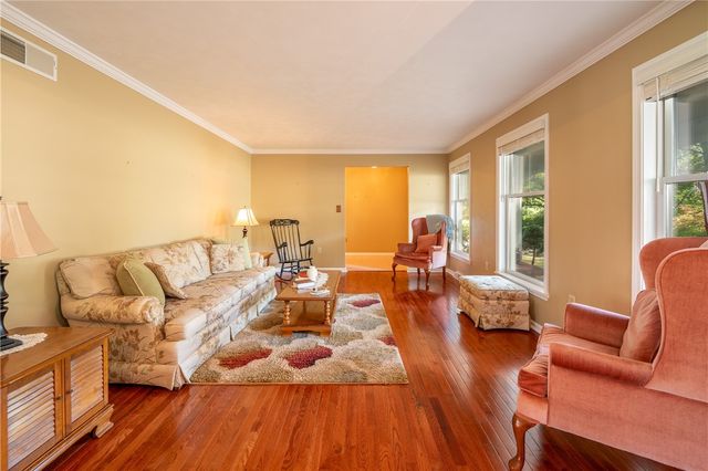 206 Apple Hill Dr, Unity Twp, PA 15650