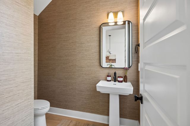 2070 Whitney Ave, Nashville, TN 37210