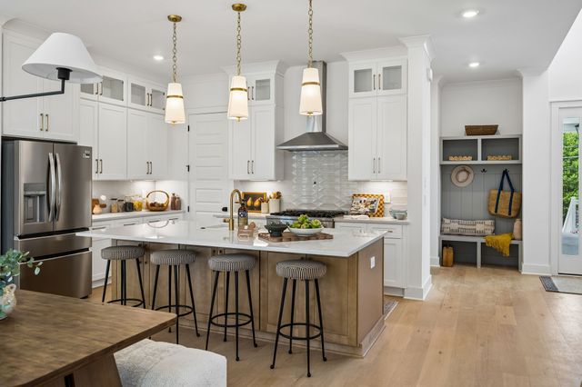 2070 Whitney Ave, Nashville, TN 37210