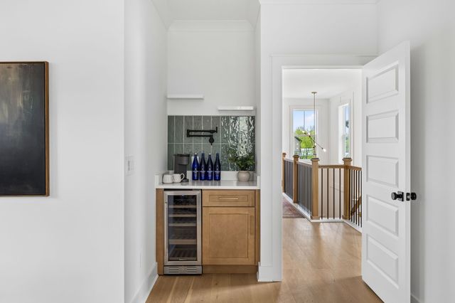 2070 Whitney Ave, Nashville, TN 37210