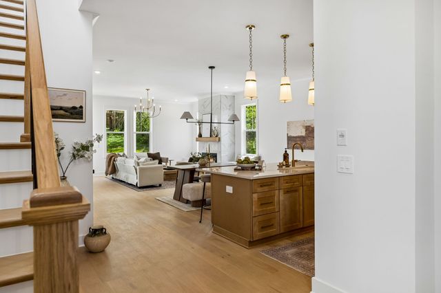 2070 Whitney Ave, Nashville, TN 37210