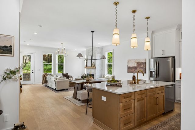 2070 Whitney Ave, Nashville, TN 37210