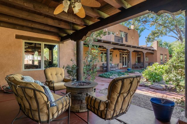 1623 Francisca Road NW, Los Ranchos, NM 87107