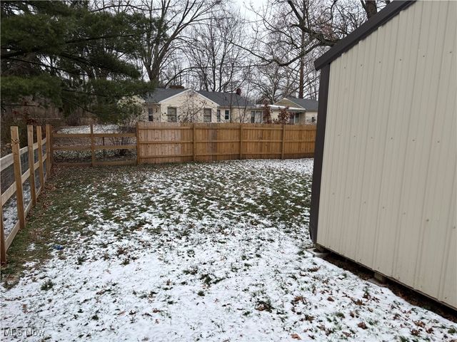 2407 Nesmith Lake Boulevard, Akron, OH 44314