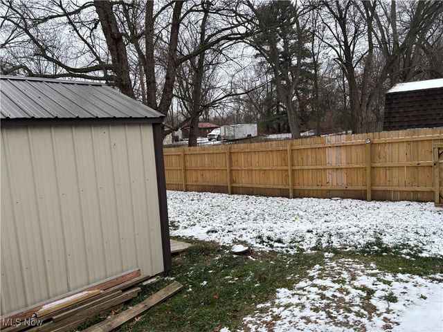 2407 Nesmith Lake Boulevard, Akron, OH 44314