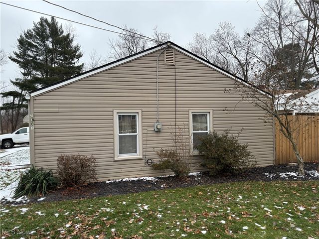 2407 Nesmith Lake Boulevard, Akron, OH 44314