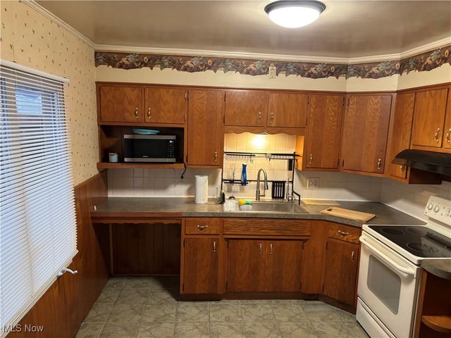 2407 Nesmith Lake Boulevard, Akron, OH 44314