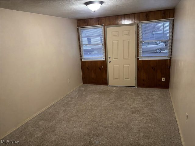 2407 Nesmith Lake Boulevard, Akron, OH 44314