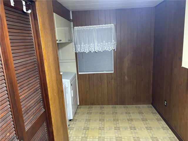 2407 Nesmith Lake Boulevard, Akron, OH 44314